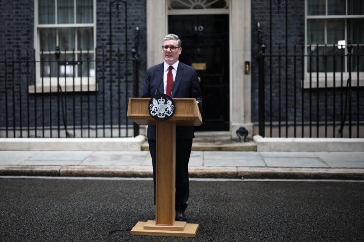 Nuevo liderazgo en Reino Unido: Starmer se compromete a renovar la política con acciones concretas