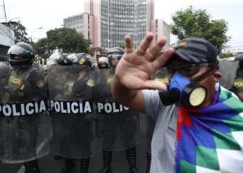 Fiscalía peruana abre casos contra policías y militares por muertes en manifestaciones