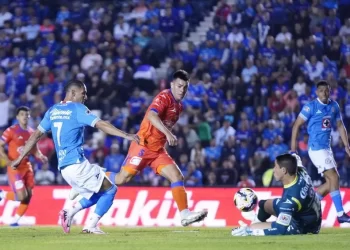 Cruz Azul arranca con triunfo: Gol de Gamboa da la victoria sobre Mazatlán