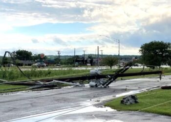 Destrucción en Rome, Nueva York, tras paso de un violento tornado