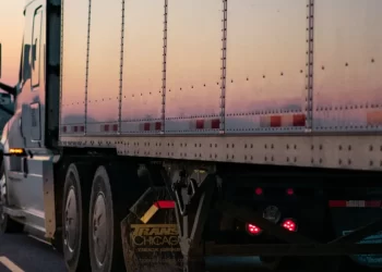 Bebé abandonado en carretera de Luisiana rescatado por camionero