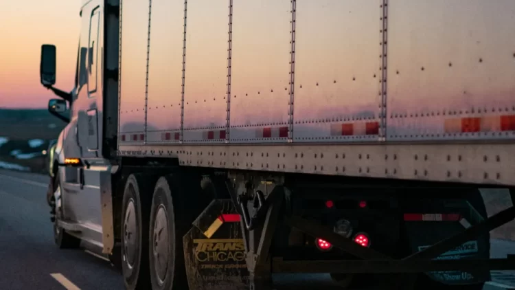 Bebé abandonado en carretera de Luisiana rescatado por camionero