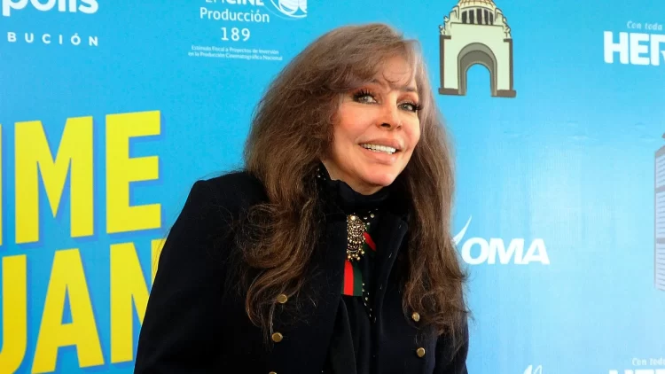 Verónica Castro se recupera en casa tras cirugía de hombro