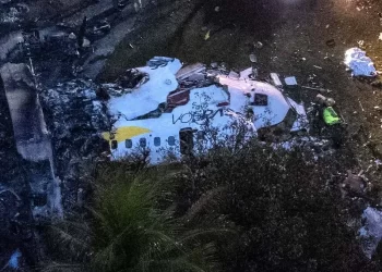 Brasil recupera los cuerpos de las 62 víctimas del avión que se estrelló. 