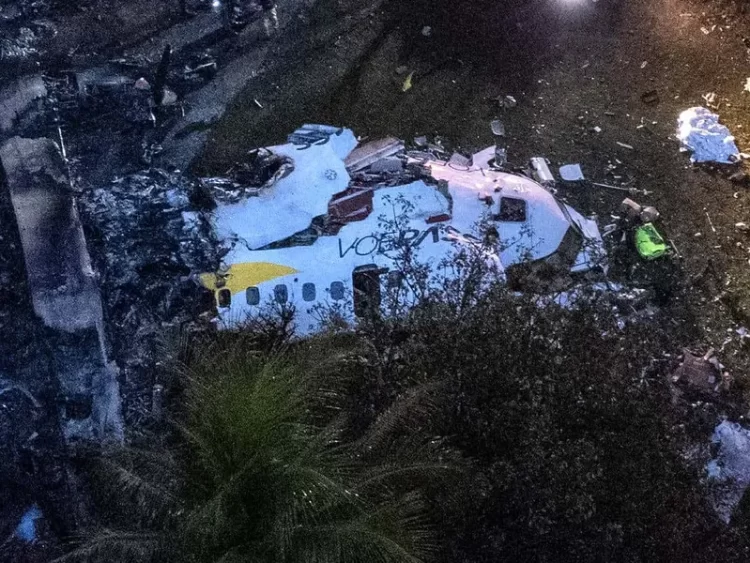 Brasil recupera los cuerpos de las 62 víctimas del avión que se estrelló. 