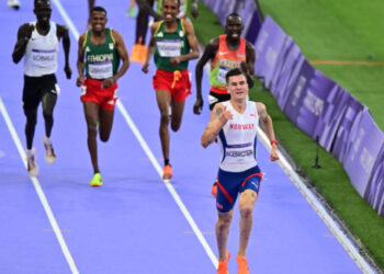 Rebasando en los últimos metros, el noruego Jakob Ingebrigtsen se lleva los 5000m