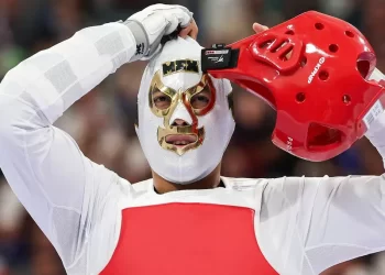 Mexicano Carlos Sansores va a Cuartos en Taekwondo en París