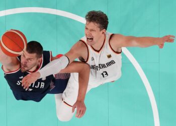 Nikola Jokic se luce; Serbia se lleva el bronce en basquetbol