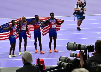 Rai Benjamin vuelve a conquistar los 400 metros, ahora en relevos