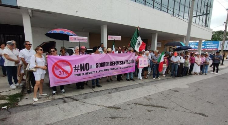 Se plantan en INE-Tampico, dicen no a sobrerrepresentación en la Cámara de Diputados