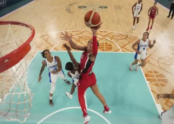 Estados Unidos gana oro en básquetbol femenil al ganar a 67-66 Francia
