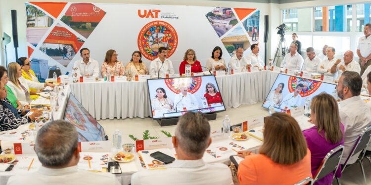 Anuncia el rector Anaya proyectos para fortalecer el crecimiento y vinculación de la UAT