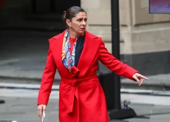 Todo lo que gano, me lo trago, me lo unto y me visto como…: Ana Guevara