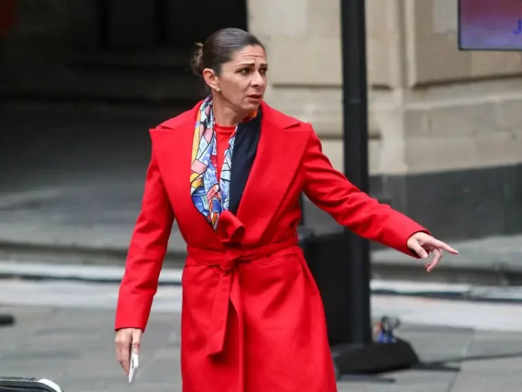 Todo lo que gano, me lo trago, me lo unto y me visto como…: Ana Guevara