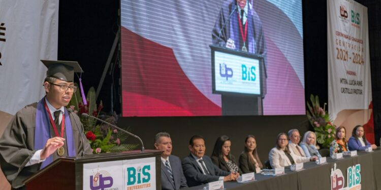 Egresan 333 licenciados e ingenieros de la Universidad Politécnica de Cd. Victoria