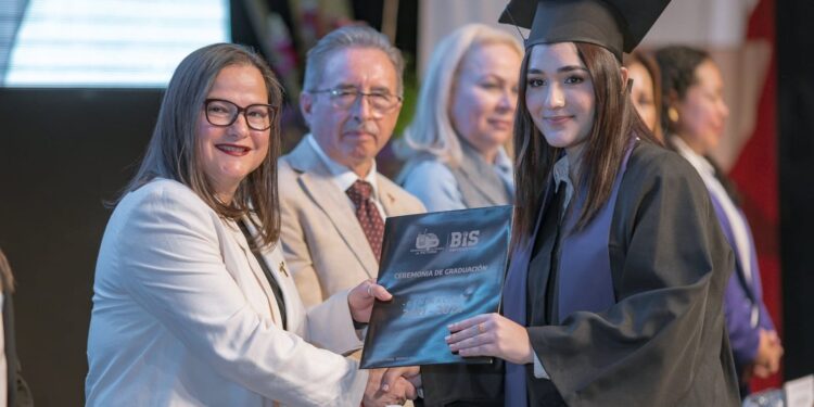 Egresan 333 licenciados e ingenieros de la Universidad Politécnica de Cd. Victoria