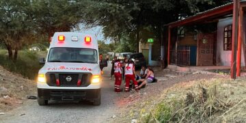 Pareja ebria en motocicleta resulta herida en Col. Gutiérrez de Lara