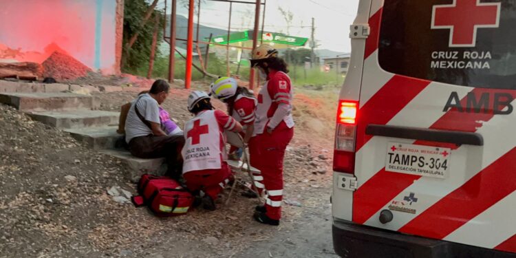 Pareja ebria en motocicleta resulta herida en Col. Gutiérrez de Lara