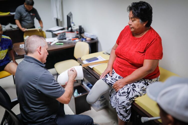 Valora DIF Tamaulipas a pacientes que requieren prótesis y aparatos ortopédicos en 21 municipios