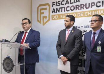 Fiscalía Anticorrupción de Chihuahua declara ‘prófugo’ a exgobernador Javier Corral
