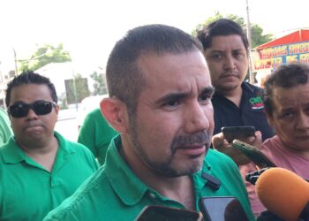 Denuncian venta de plazas en el IMSS