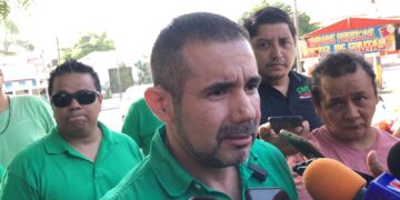 Denuncian venta de plazas en el IMSS