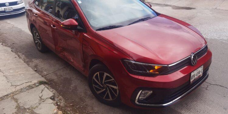 Mujer herida en choque de vehículos en calles 19 y Abasolo de Cd. Victoria