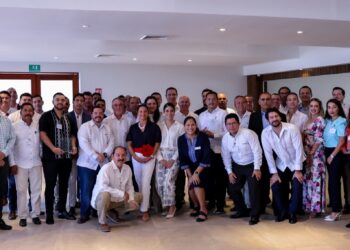 Reconocen en Madero a graduados del Programa de Desarrollo de Proveedores Blue Wave en Tamaulipas