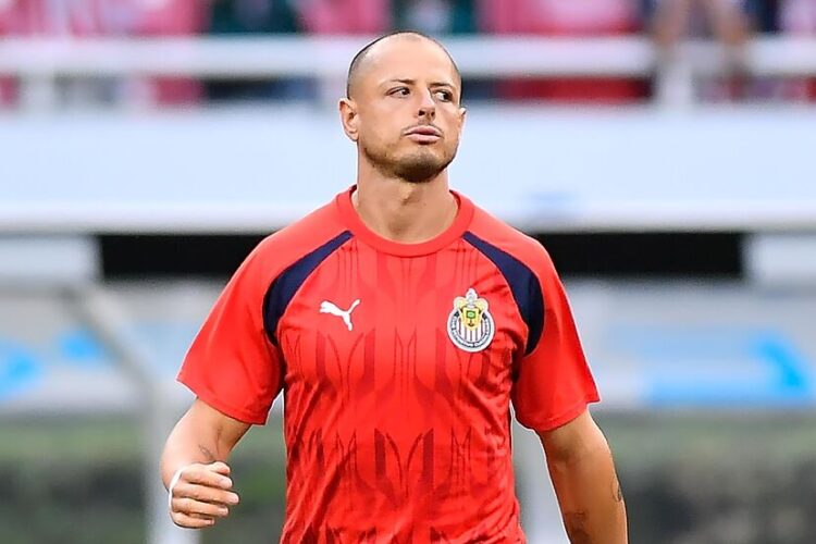 ‘Chicharito’ Hernández sufre desgarro muscular y podría perderse varios meses con Chivas