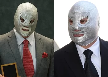 El Hijo del Santo revela su rostro en televisión antes de su retiro