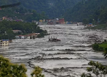 Ruptura de un lago glaciar inundó un pueblo en la región del Everest, en Nepal