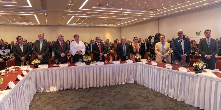 Reconocen importancia de veterinarios para proteger salud animal, de personas y ecosistemas