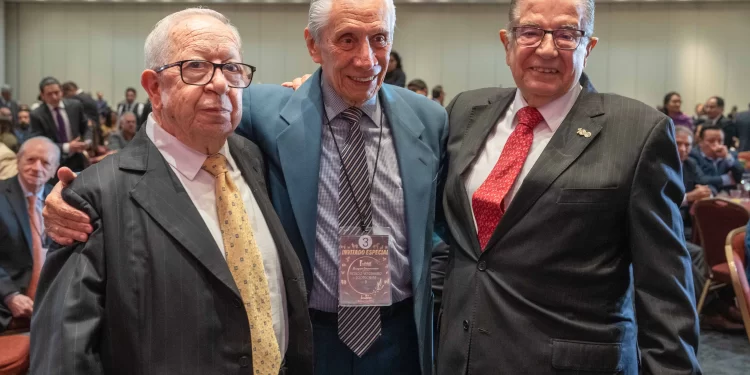 Reconocen importancia de veterinarios para proteger salud animal, de personas y ecosistemas