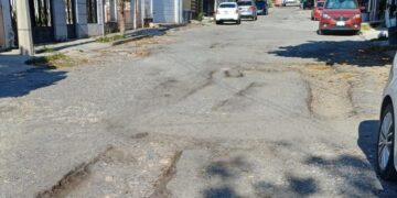 Piden a Obras Públicas Municipales de Victoria, tapar baches en calles de “Lomas de Calamaco”
