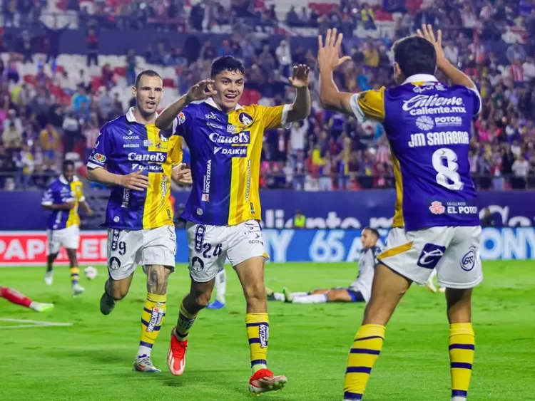 San Luis arrolla 4-0 a Querétaro y lo hunde en la clasificación