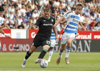 El mexicano Santiago Giménez firma doblete en goleada del Feyenoord en Holanda