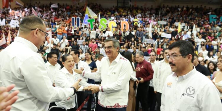 Destaca Américo Villarreal avances académico, transparencia e infraestructura de la UAT