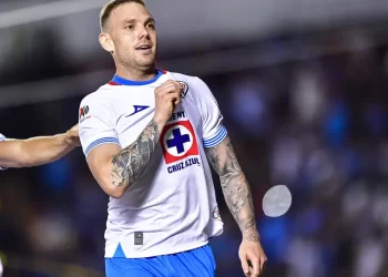 Cruz Azul gana, rompe mala racha, es líder… y espera al América