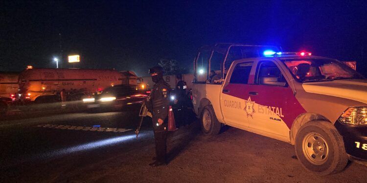 Camioneta arrolla y mata a un trailero en la carretera Victoria-Zaragoza