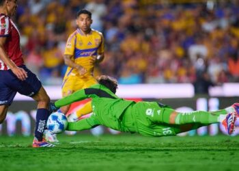 Gignac rescata para Tigres empate 1-1 contra Chivas luego de fallar penal