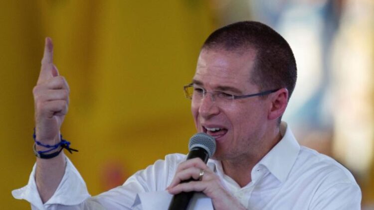 Regresa Ricardo Anaya de autoexilio en EU; se registra como senador electo plurinominal