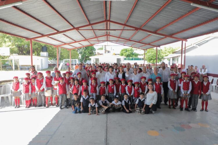 Agradecen a Américo Villarreal reconstrucción de escuela en Xicoténcatl