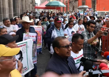 Padres de los 43 normalistas de Ayotzinapa concluyen el diálogo con López Obrador