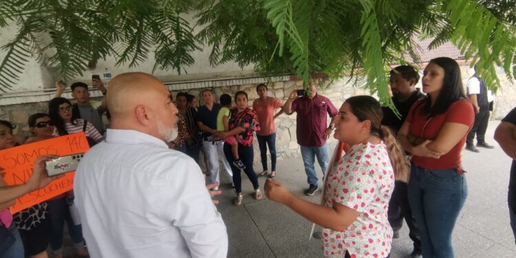 Protestan madres de familia por cancelación de subrogación en CENDI Peques Victoria