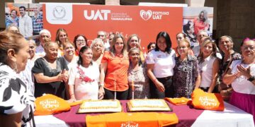 Festeja UAT al club universitario Edad de Oro en el Día de los Abuelitos