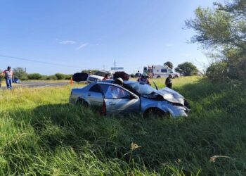 Cuatro heridos en choque entre auto y camioneta en carretera Victoria-Matamoros