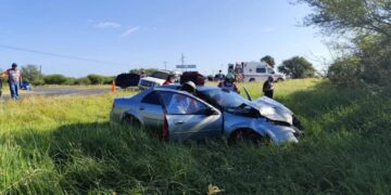 Cuatro heridos en choque entre auto y camioneta en carretera Victoria-Matamoros