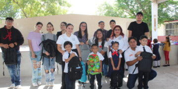 Entrega la UAT material escolar a estudiantes de primaria en Río Bravo