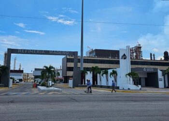 Fuga de gas en la refinería de PEMEX en Cd. Madero deja dos Intoxicados