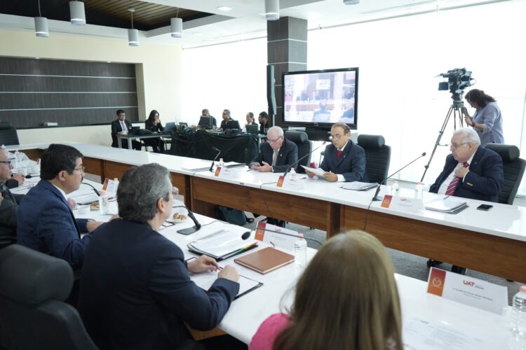 El Rector Dámaso Anaya presenta informe financiero y académico al Patronato de la UAT